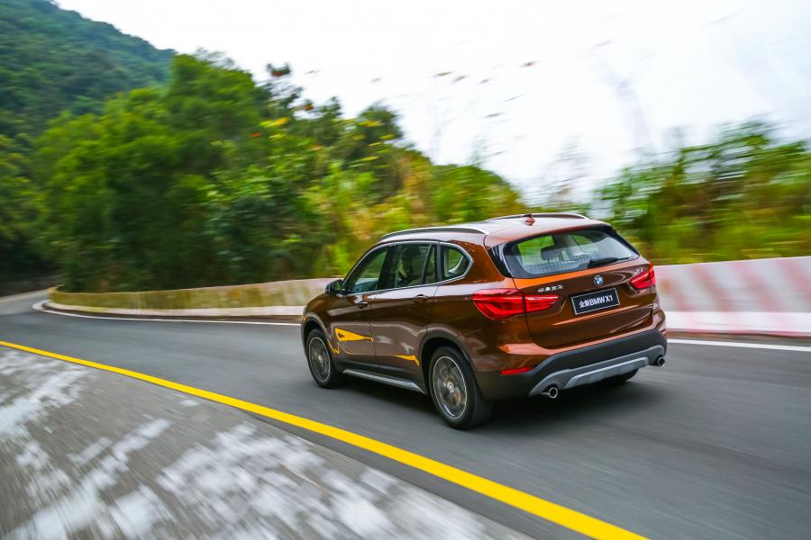  BMW X1 xDrive25Li xLine 2016 года  (фото 16 из 39)